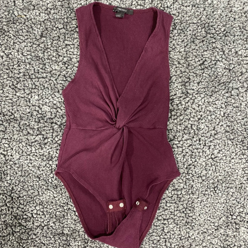 Womens Forever 21 Ribbed Maroon Low V-Neck Bodysuit Size S